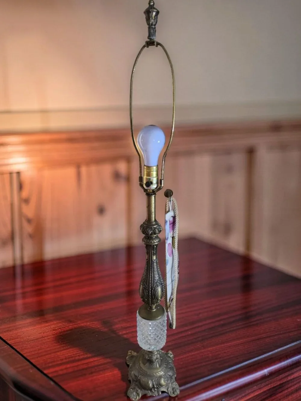 Vintage Cambridge Brass/Glass Scrollwork Base Banquet Table Lamp.